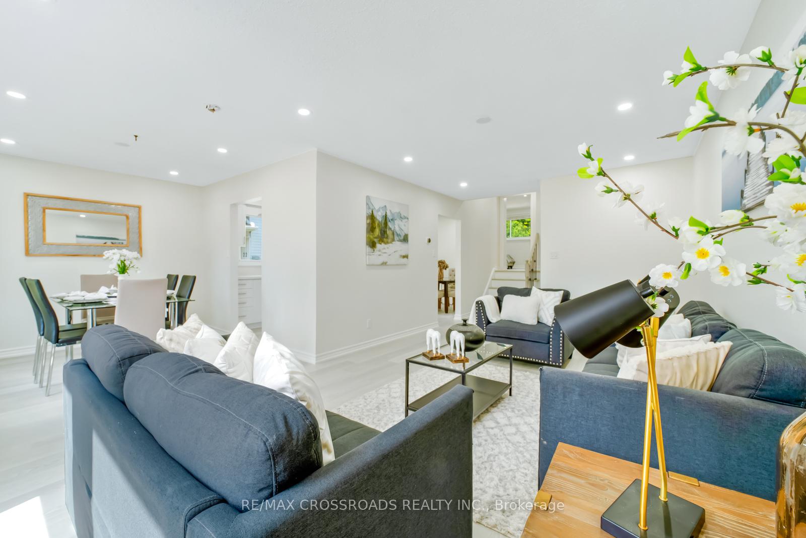 Photo 11 of 20 Deerpark Crescent, Clarington, Bowmanville — HOMEH