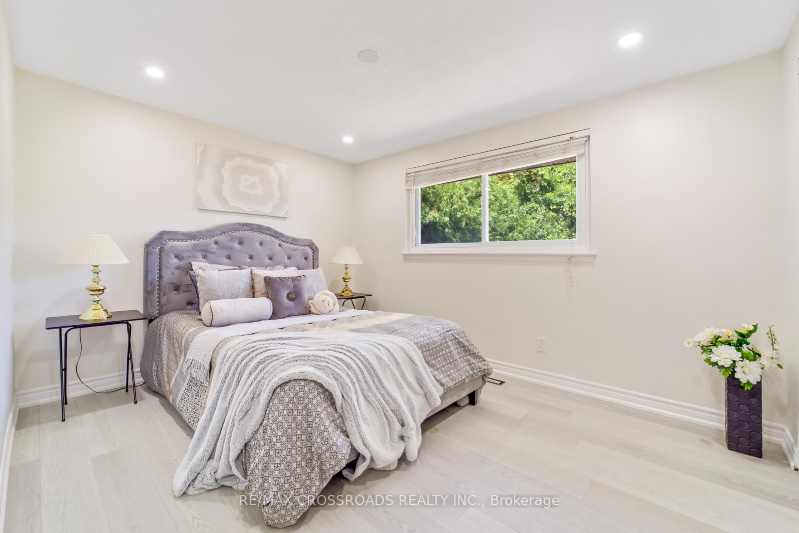 Photo 16 of 20 Deerpark Crescent, Clarington, Bowmanville — HOMEH