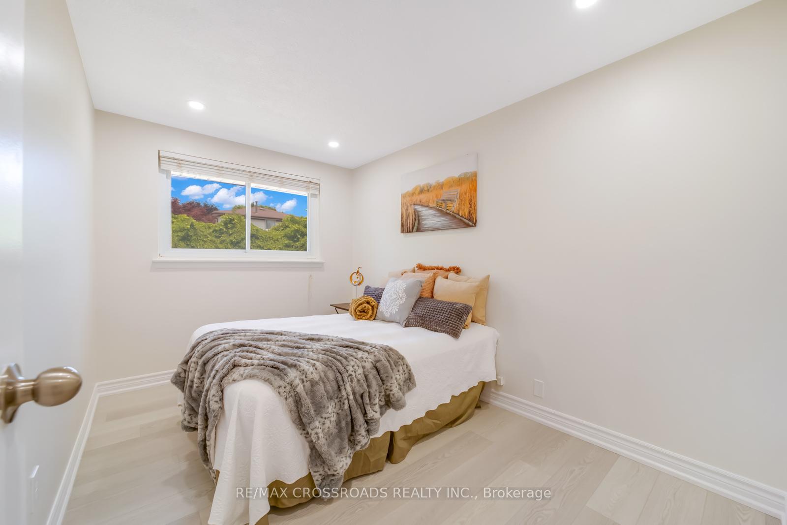 Photo 31 of 20 Deerpark Crescent, Clarington, Bowmanville — HOMEH