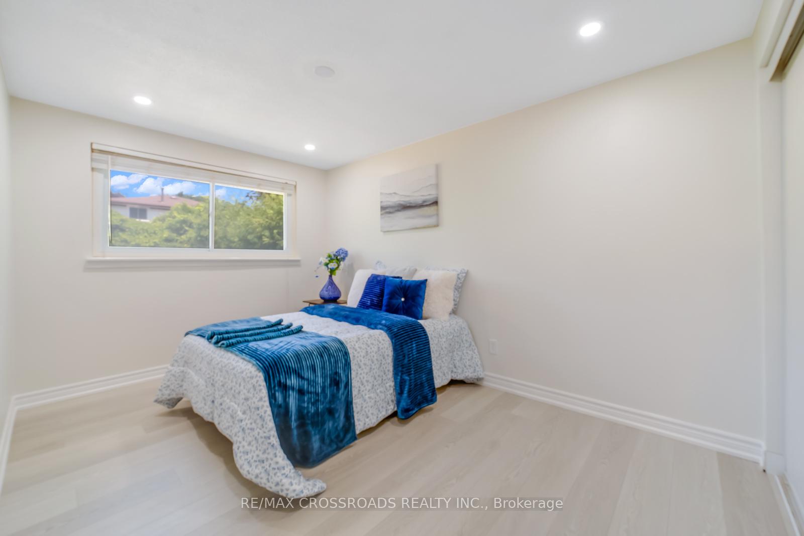 Photo 14 of 20 Deerpark Crescent, Clarington, Bowmanville — HOMEH