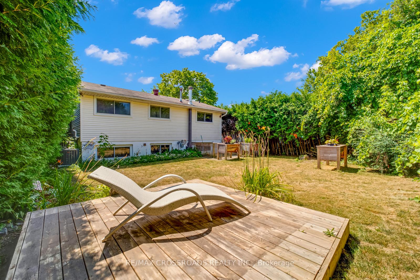 Photo 19 of 20 Deerpark Crescent, Clarington, Bowmanville — HOMEH