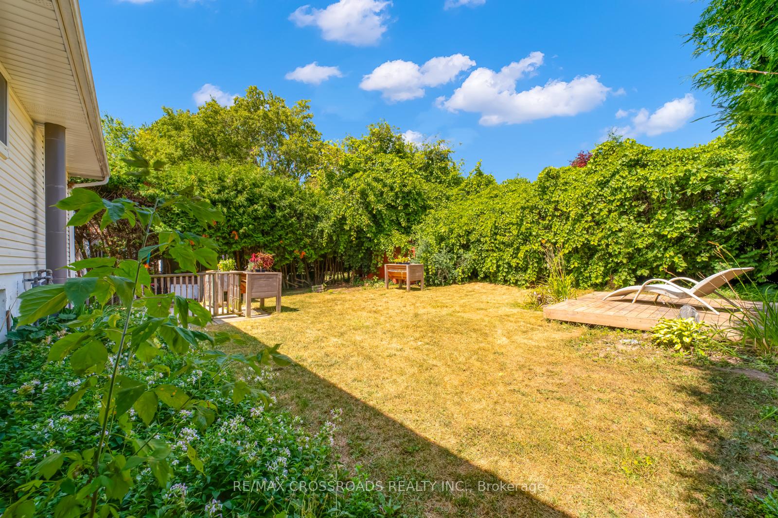 Photo 23 of 20 Deerpark Crescent, Clarington, Bowmanville — HOMEH