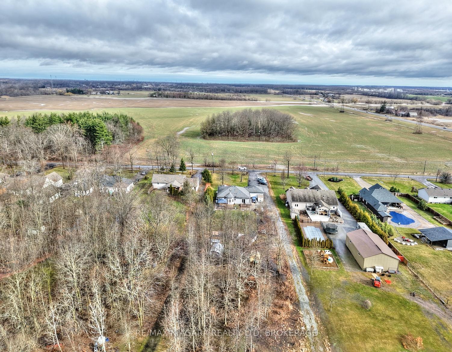 Photo 26 of 637 Carl Road, Welland, Cooks Mills — HOMEH