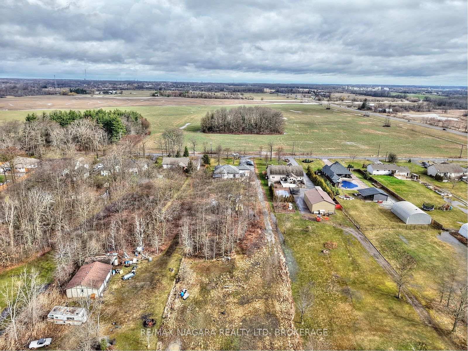 Photo 7 of 637 Carl Road, Welland, Cooks Mills — HOMEH