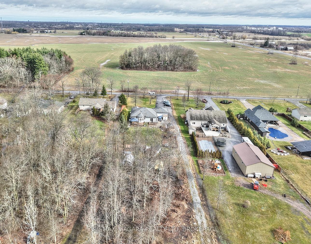 Photo 36 of 637 Carl Road, Welland, Cooks Mills — HOMEH