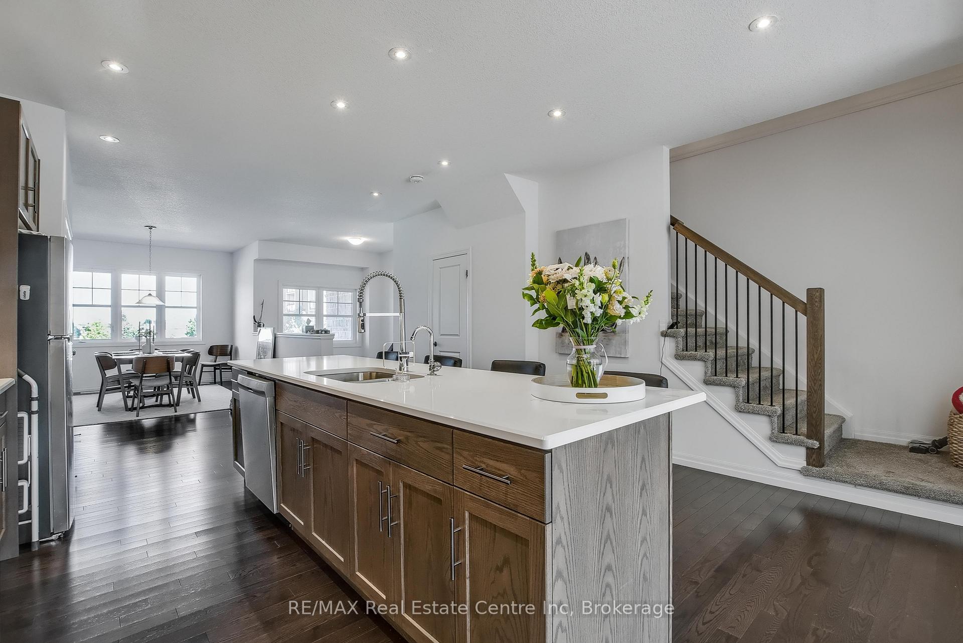 Photo 7 of 14 Kay Crescent, Guelph, Pineridge/Westminster Woods — HOMEH