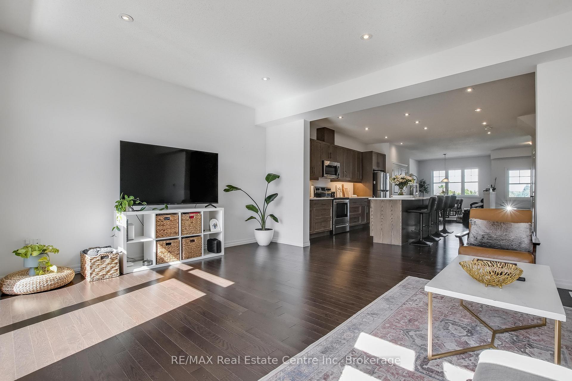 Photo 11 of 14 Kay Crescent, Guelph, Pineridge/Westminster Woods — HOMEH