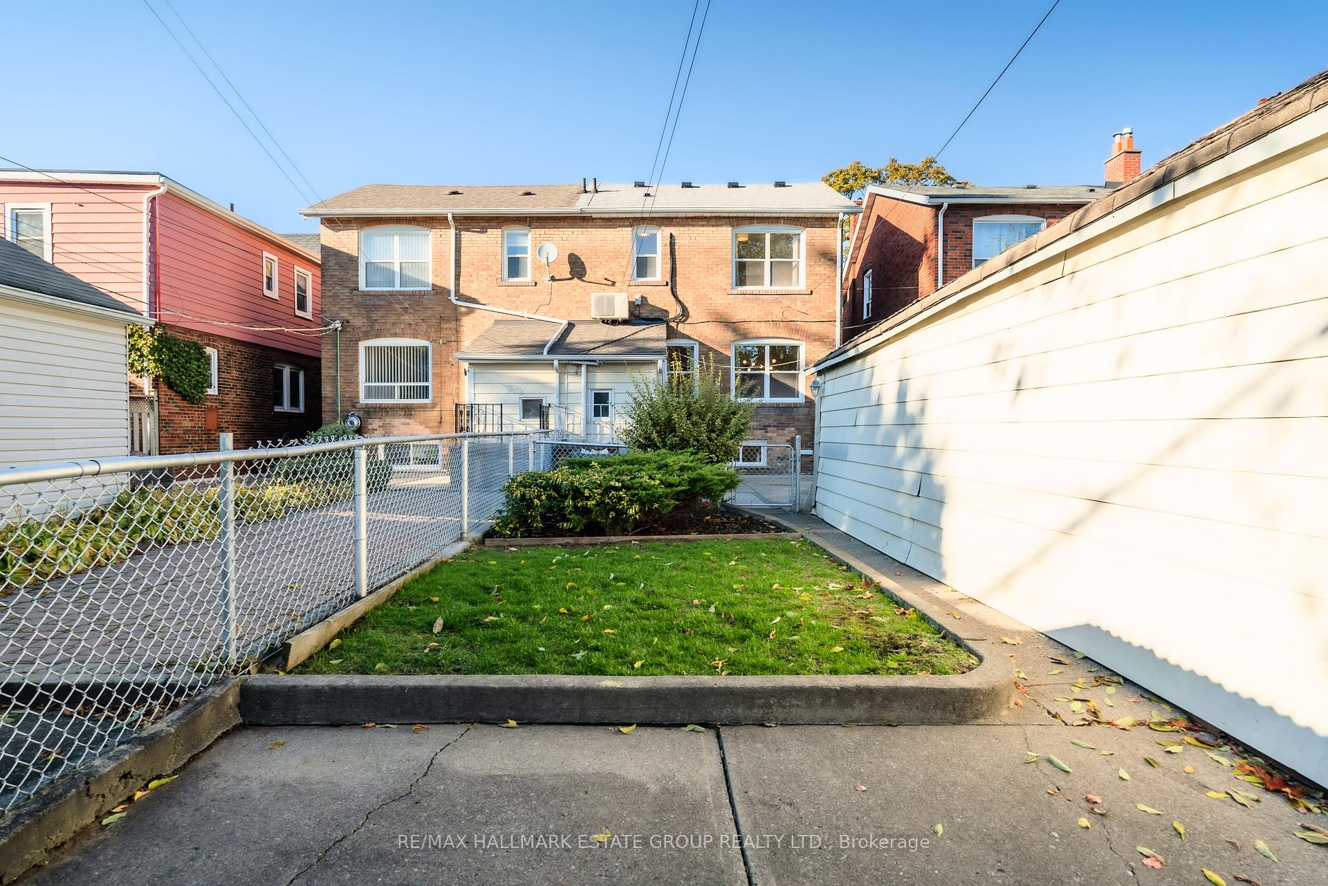 Photo 37 of 61 Springdale Boulevard, Toronto, Danforth Village-East York — HOMEH