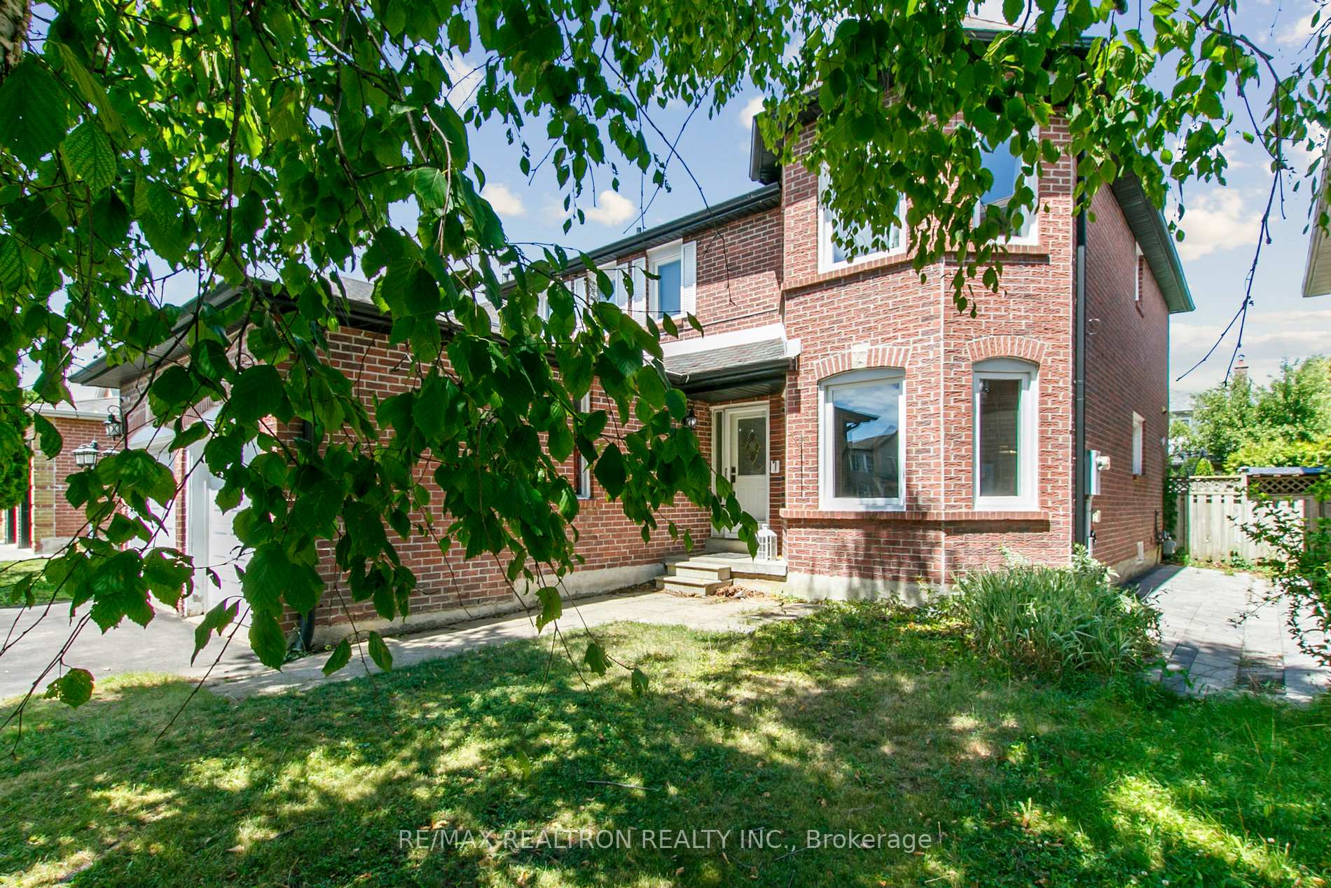 Photo 6 of 582 Strouds Lane, Pickering, Amberlea — HOMEH
