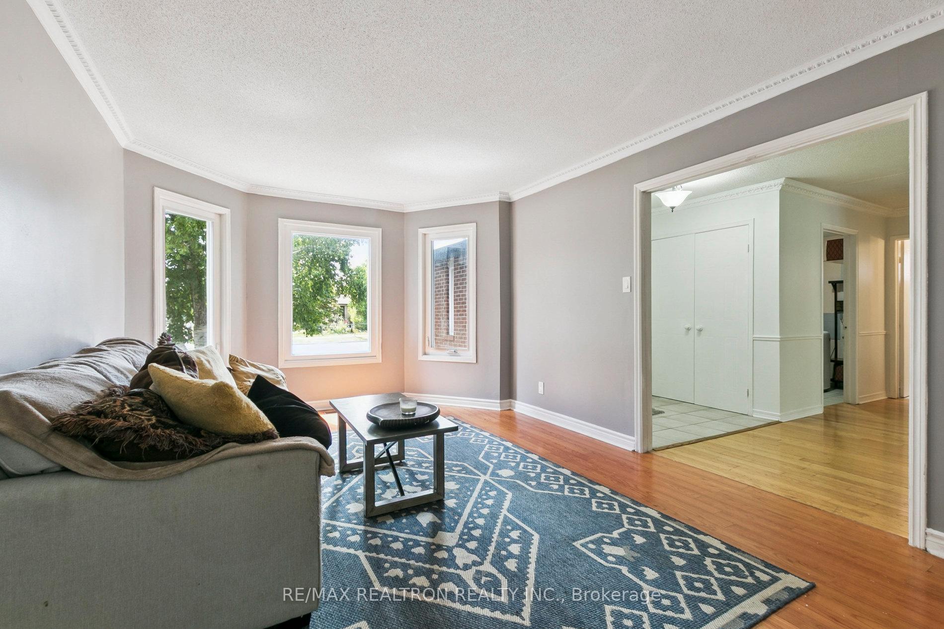 Photo 3 of 582 Strouds Lane, Pickering, Amberlea — HOMEH