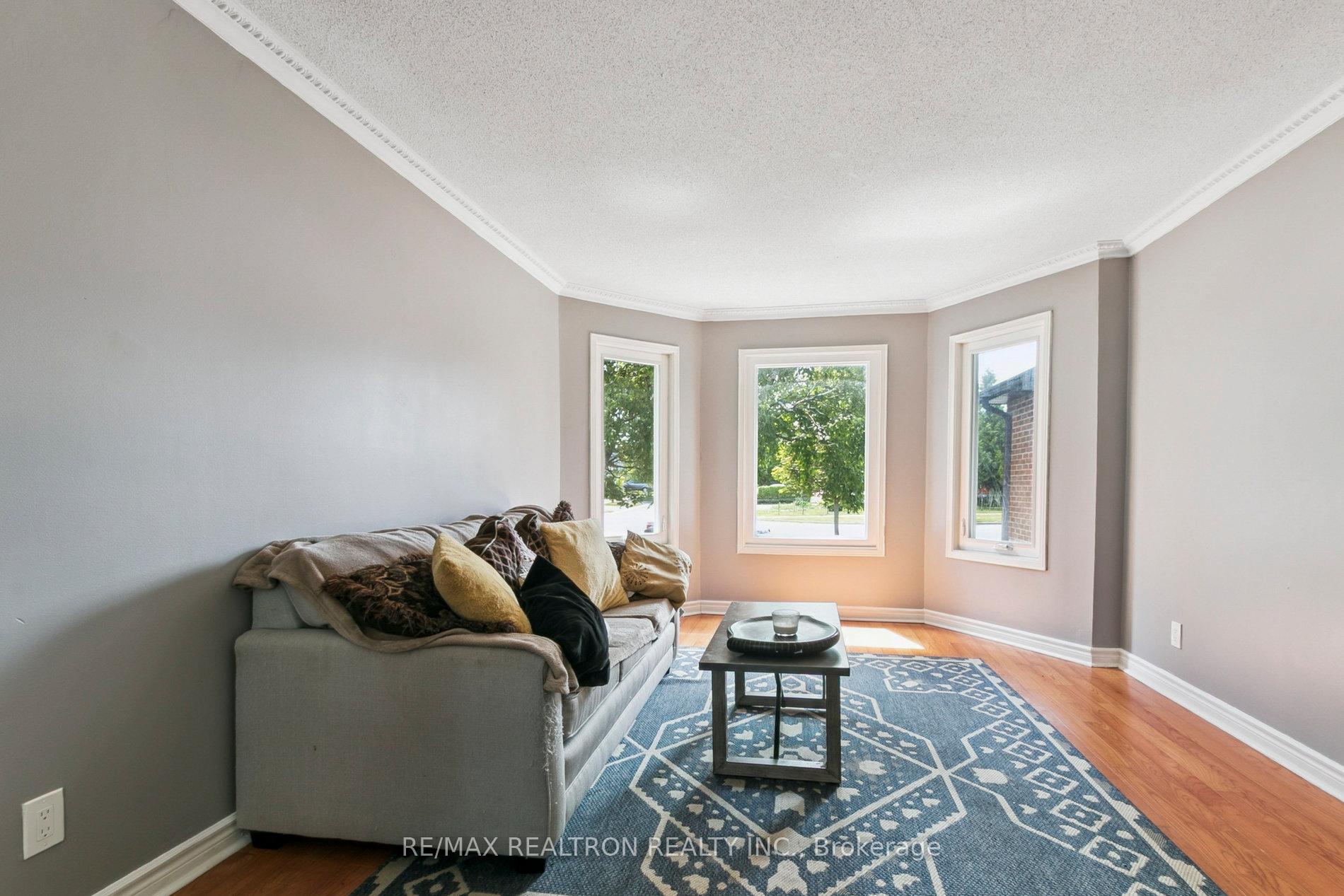 Photo 5 of 582 Strouds Lane, Pickering, Amberlea — HOMEH