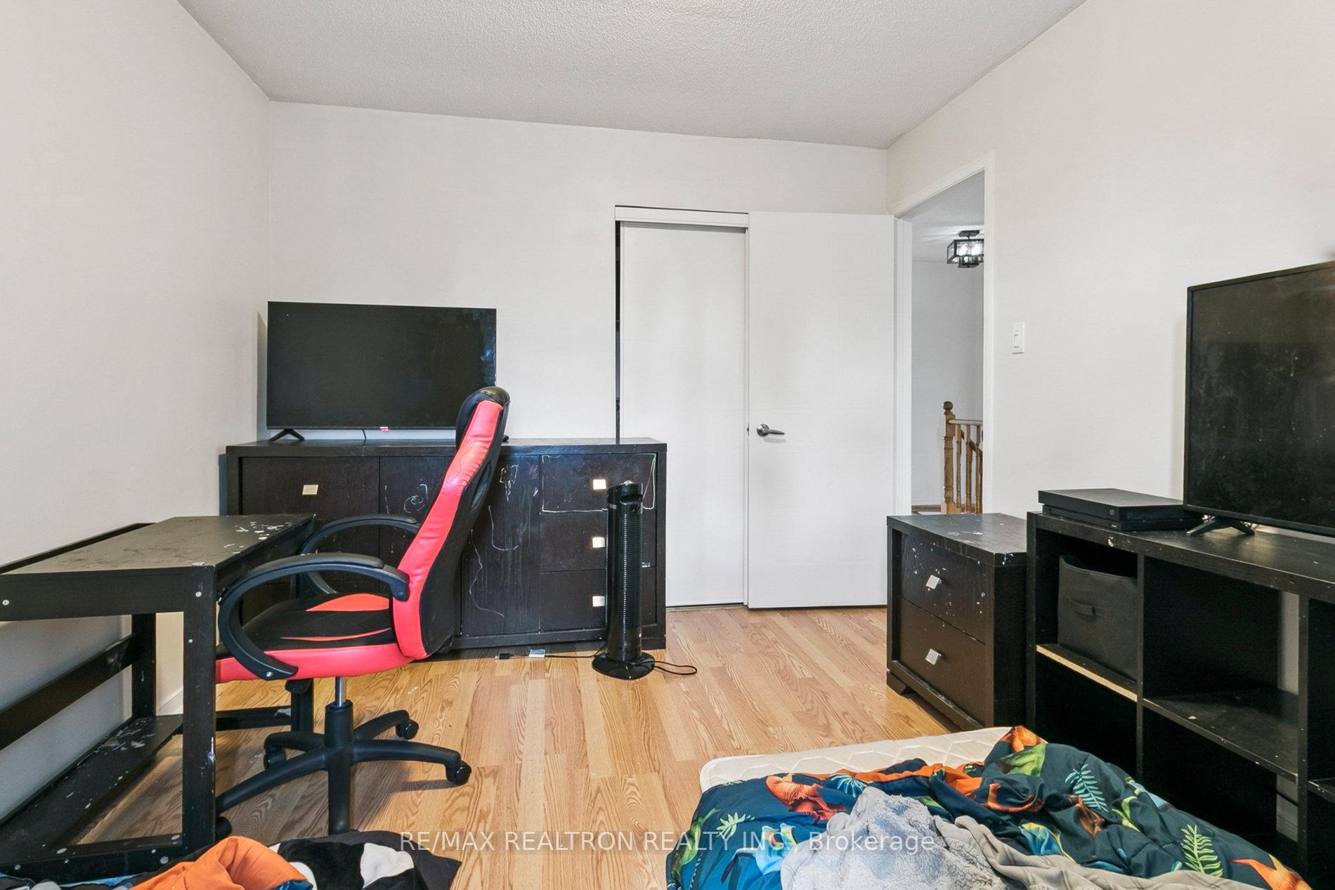 Photo 10 of 582 Strouds Lane, Pickering, Amberlea — HOMEH