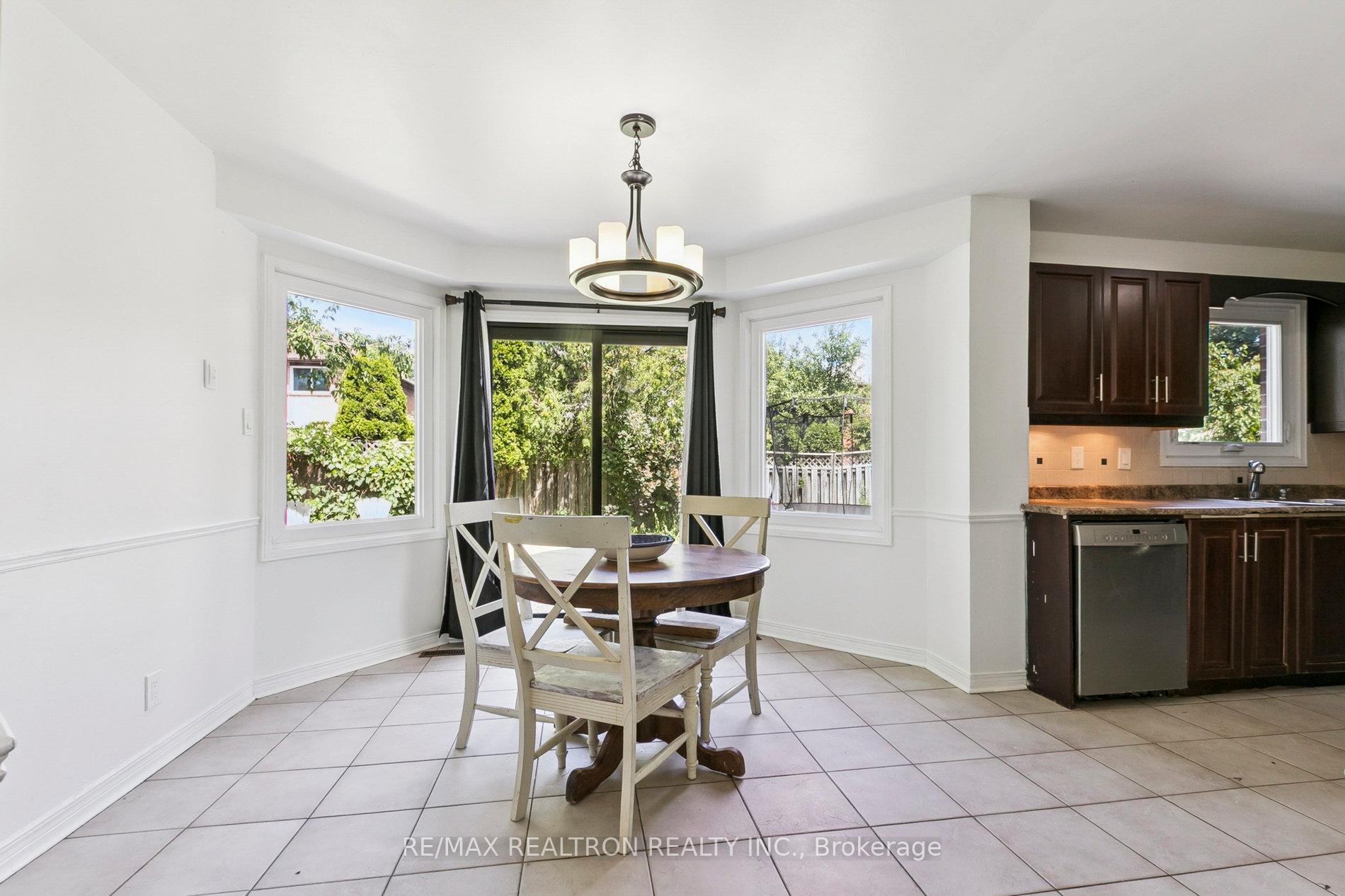 Photo 18 of 582 Strouds Lane, Pickering, Amberlea — HOMEH