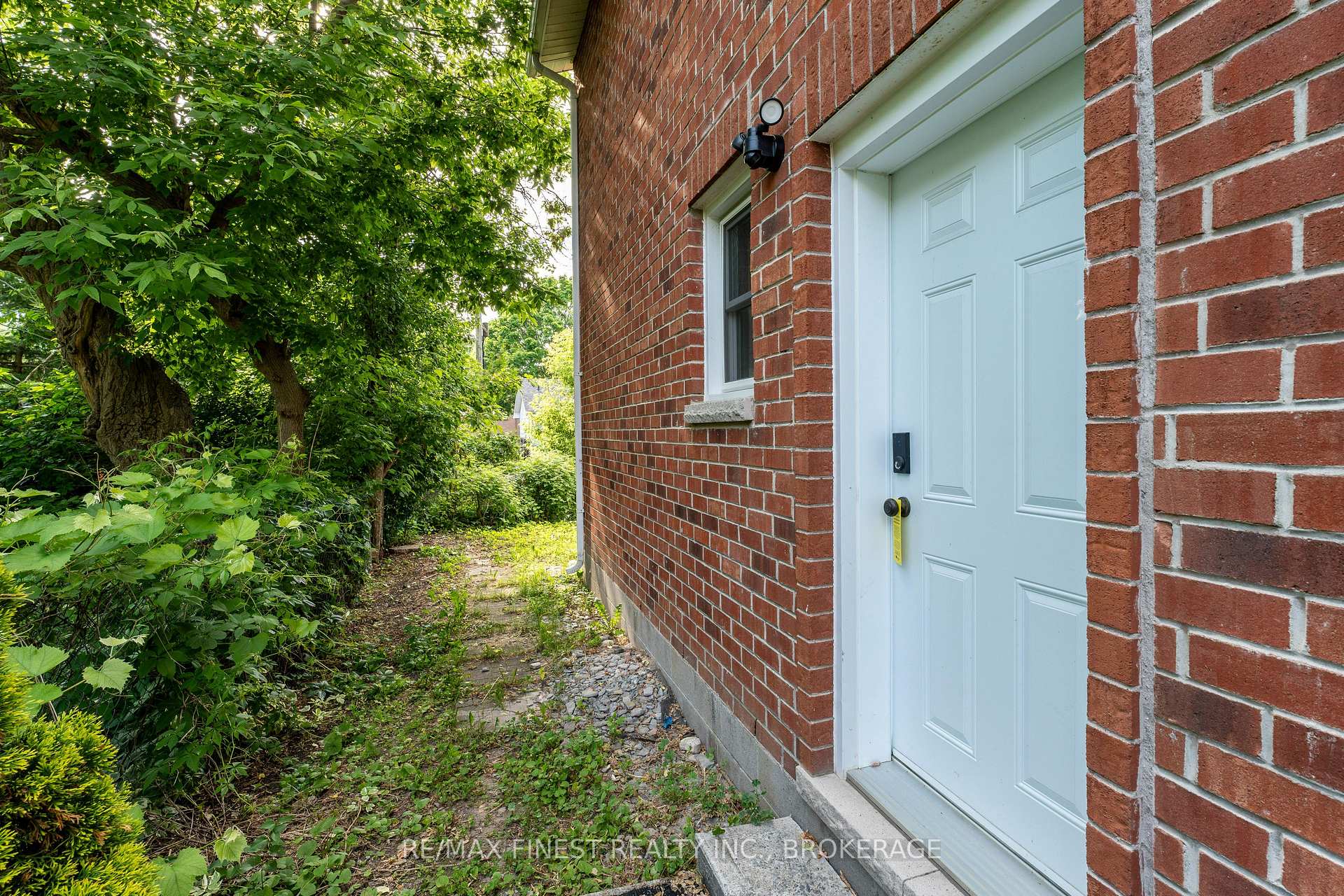 Photo 38 of 34 Main Street, Kingston, East of Sir John A. Blvd — HOMEH