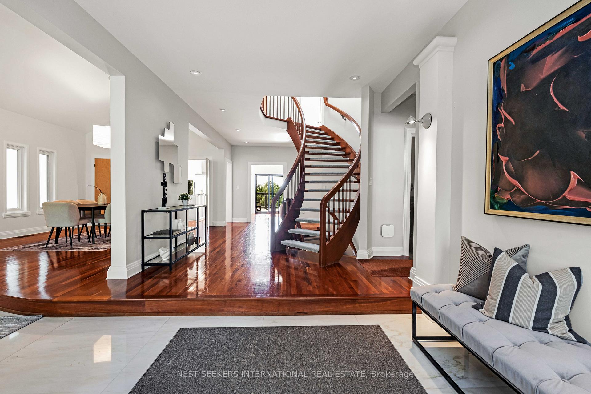 Photo 2 of 310 Westridge Drive, Vaughan, Kleinburg — HOMEH