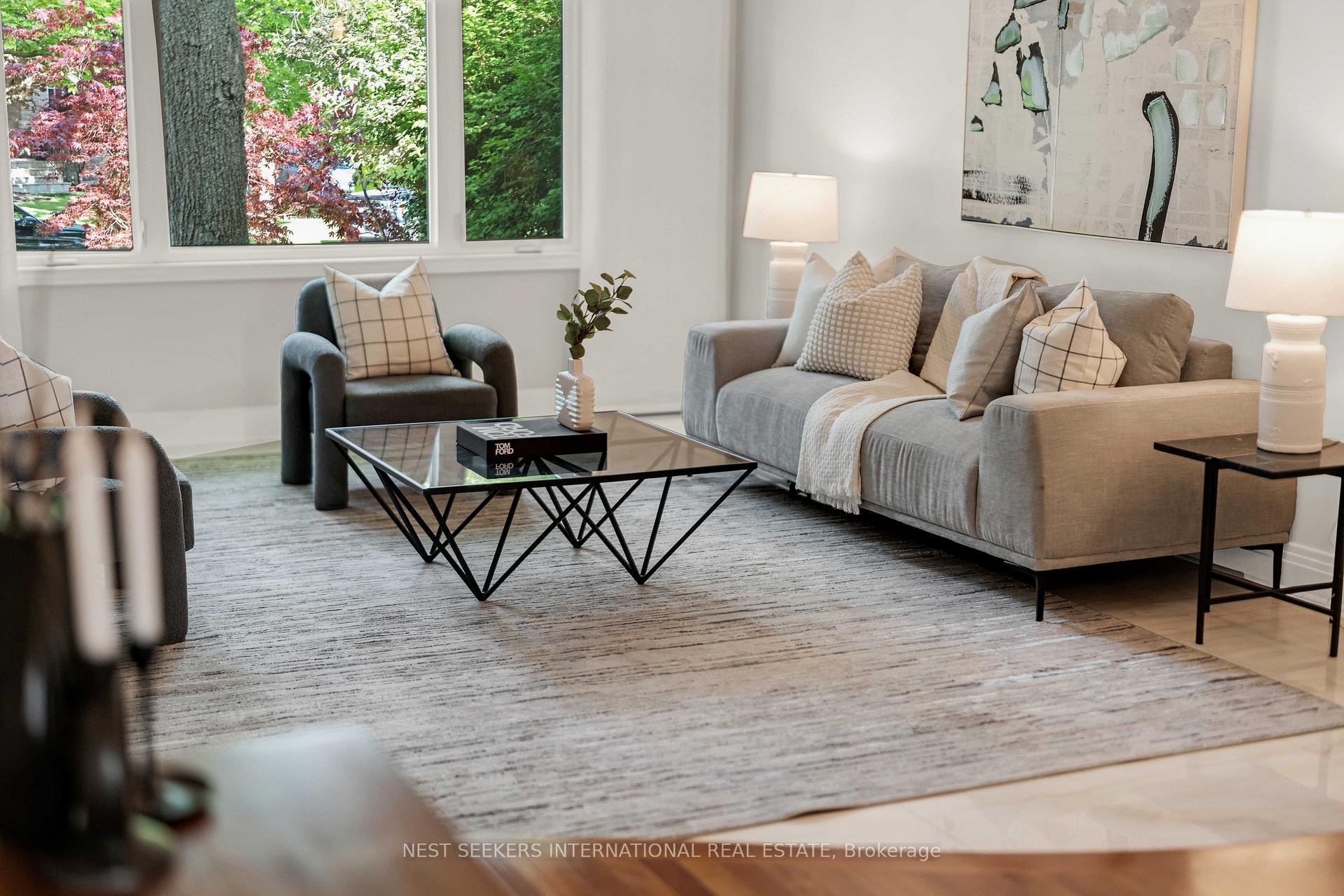 Photo 5 of 310 Westridge Drive, Vaughan, Kleinburg — HOMEH