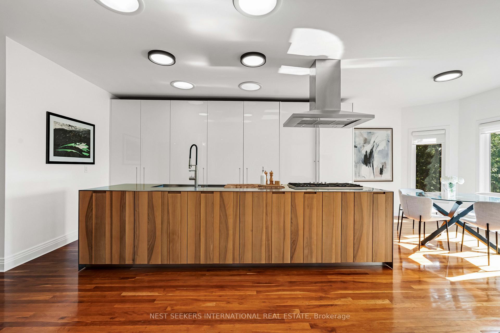 Photo 8 of 310 Westridge Drive, Vaughan, Kleinburg — HOMEH