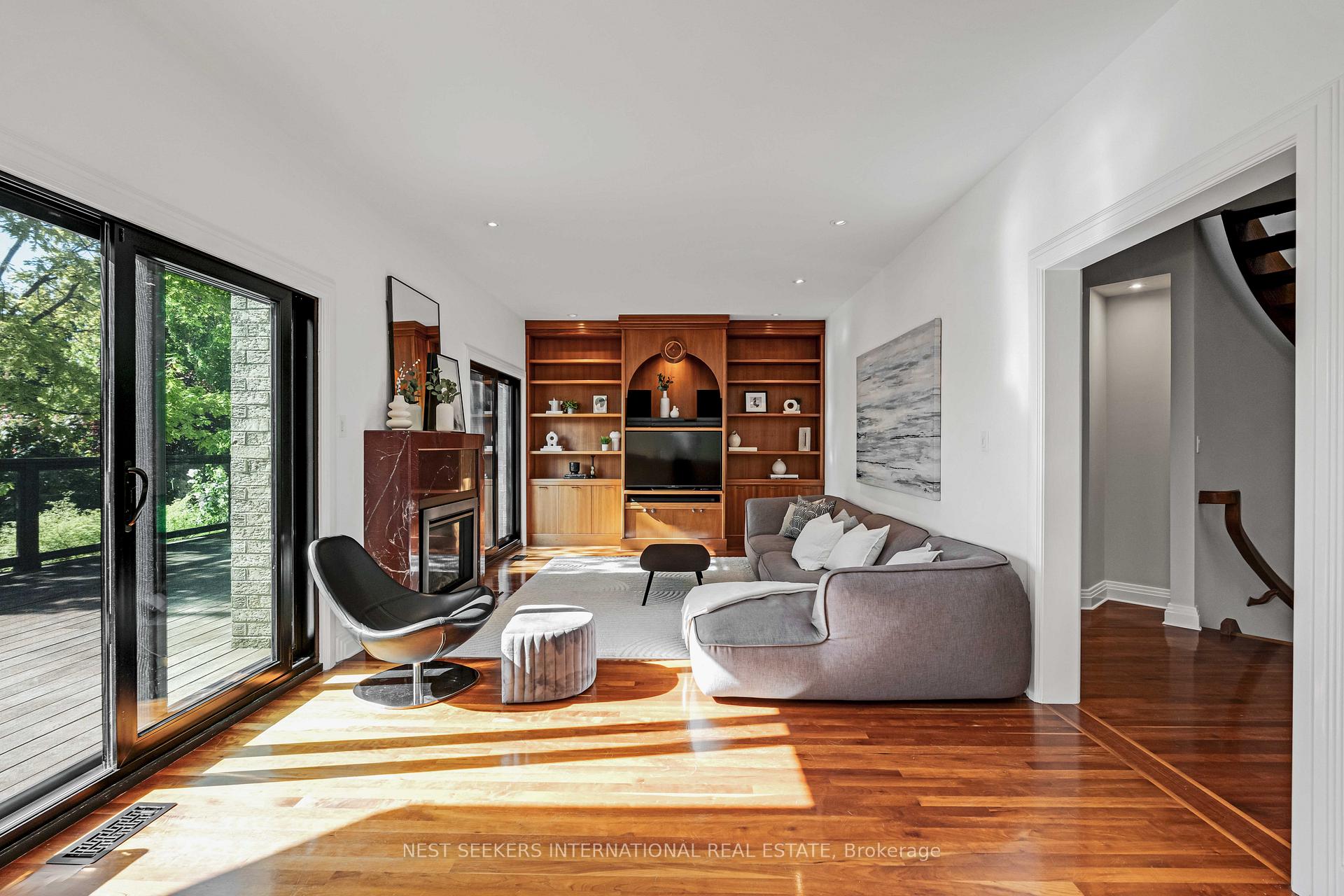 Photo 7 of 310 Westridge Drive, Vaughan, Kleinburg — HOMEH