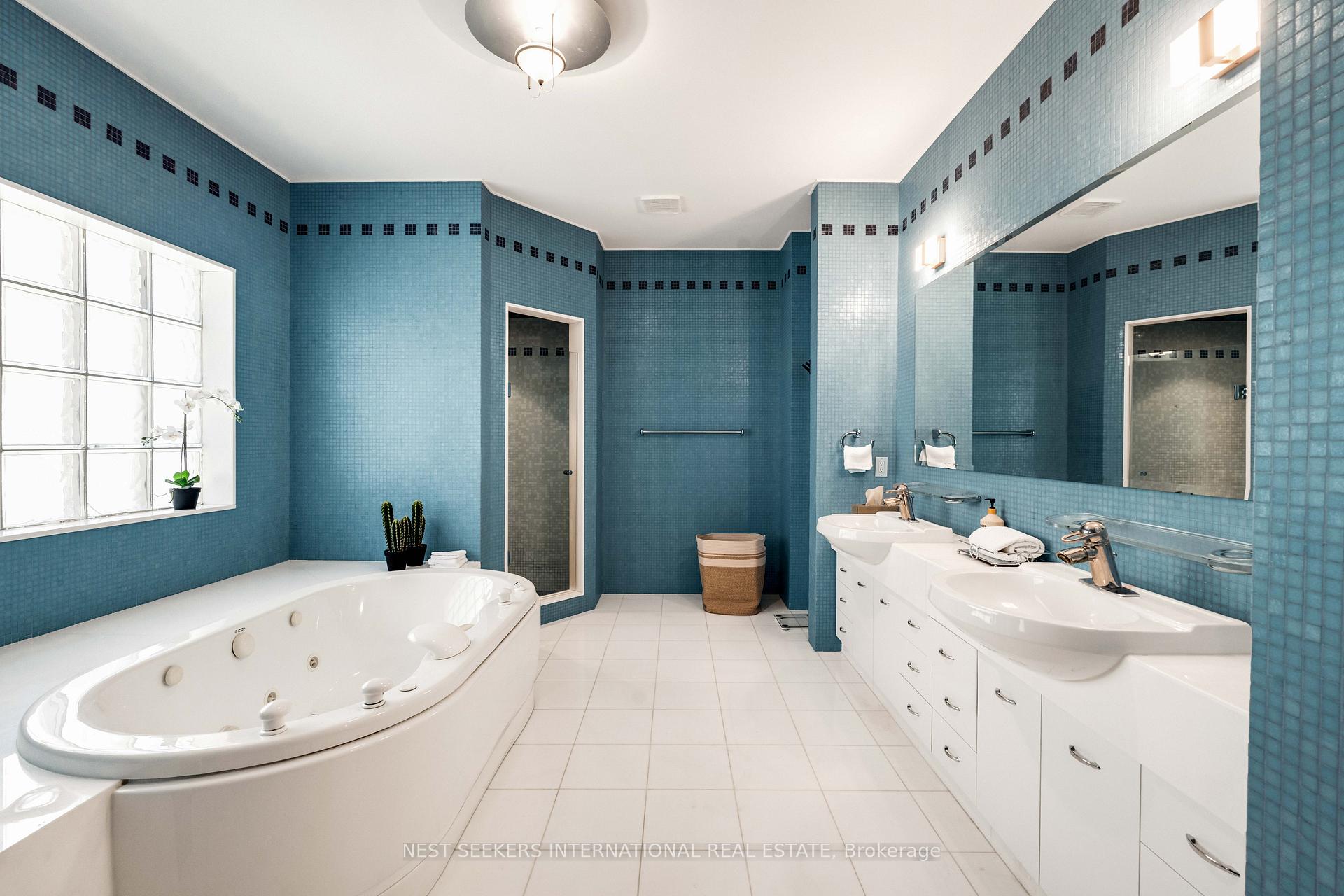 Photo 10 of 310 Westridge Drive, Vaughan, Kleinburg — HOMEH