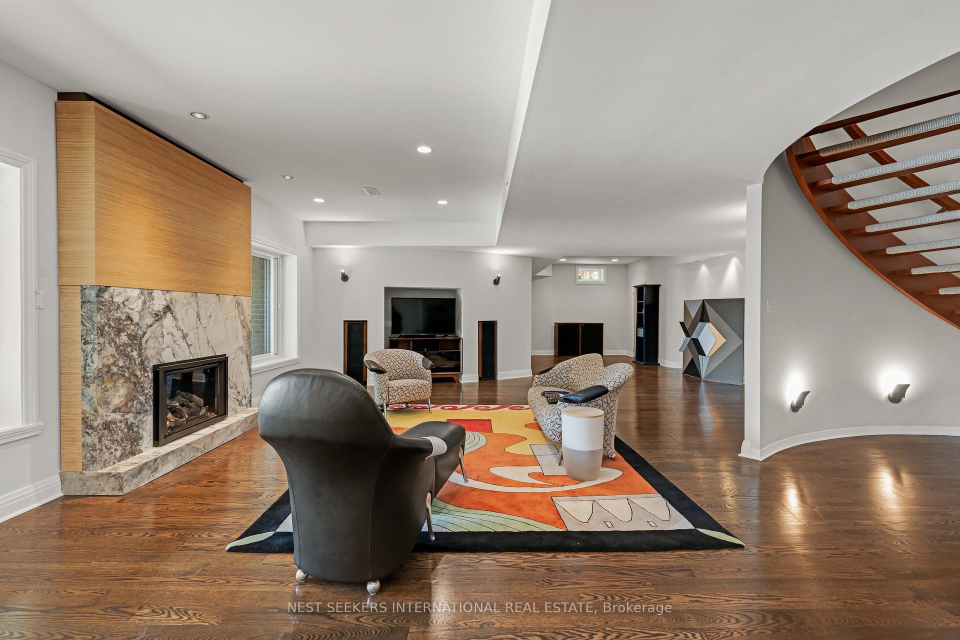 Photo 3 of 310 Westridge Drive, Vaughan, Kleinburg — HOMEH