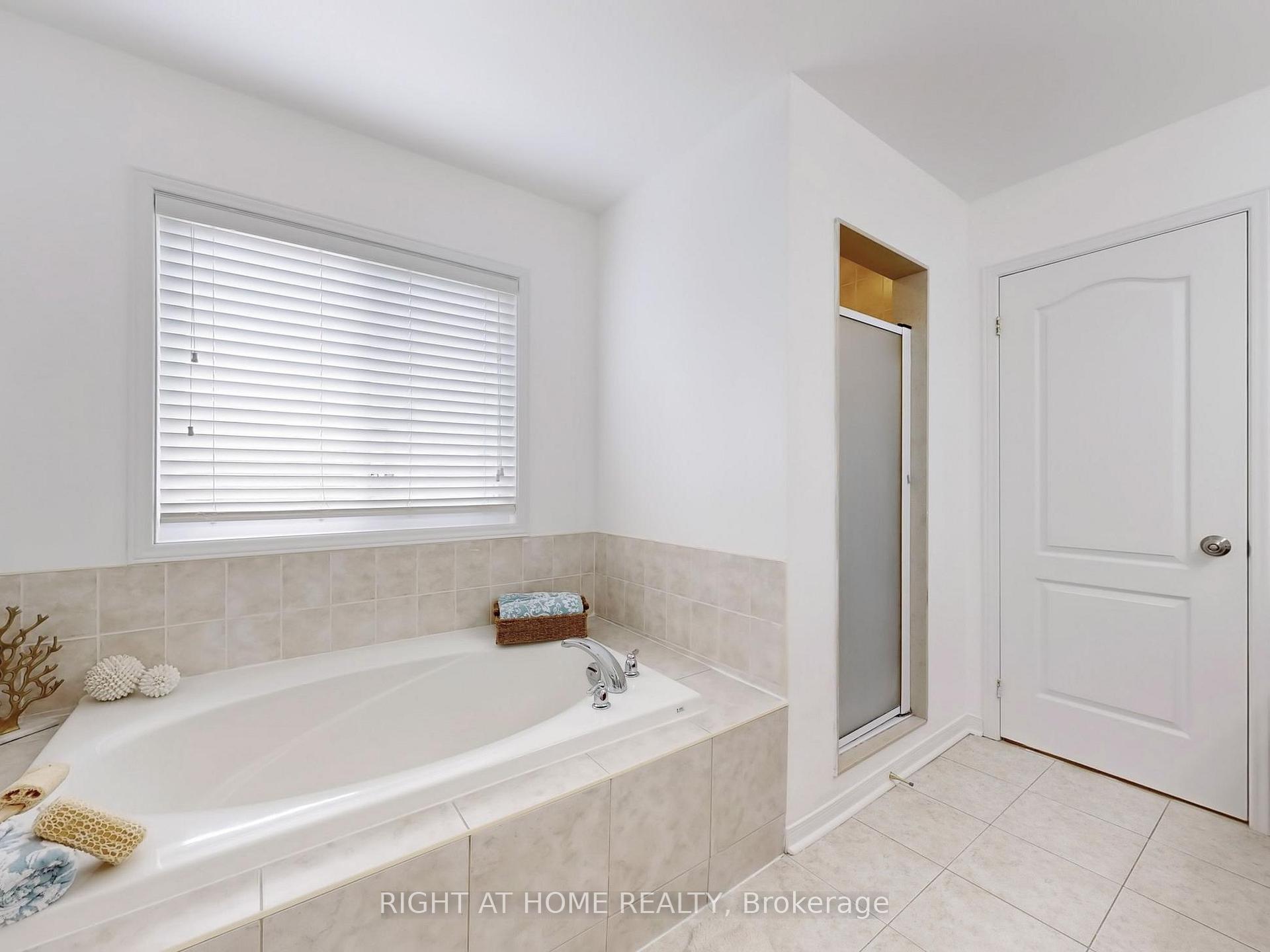 Photo 25 of 65 Styles Crescent, Ajax, Northeast Ajax — HOMEH