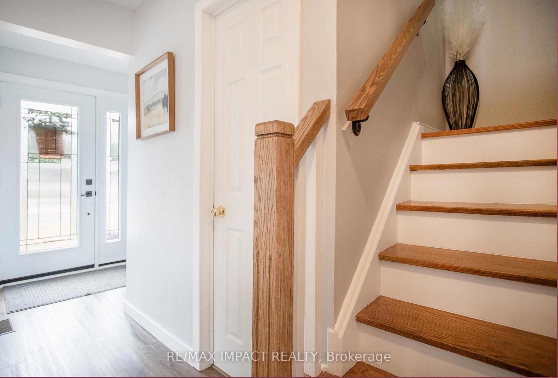 Photo 6 of 16 Lawrence Crescent, Clarington, Bowmanville — HOMEH