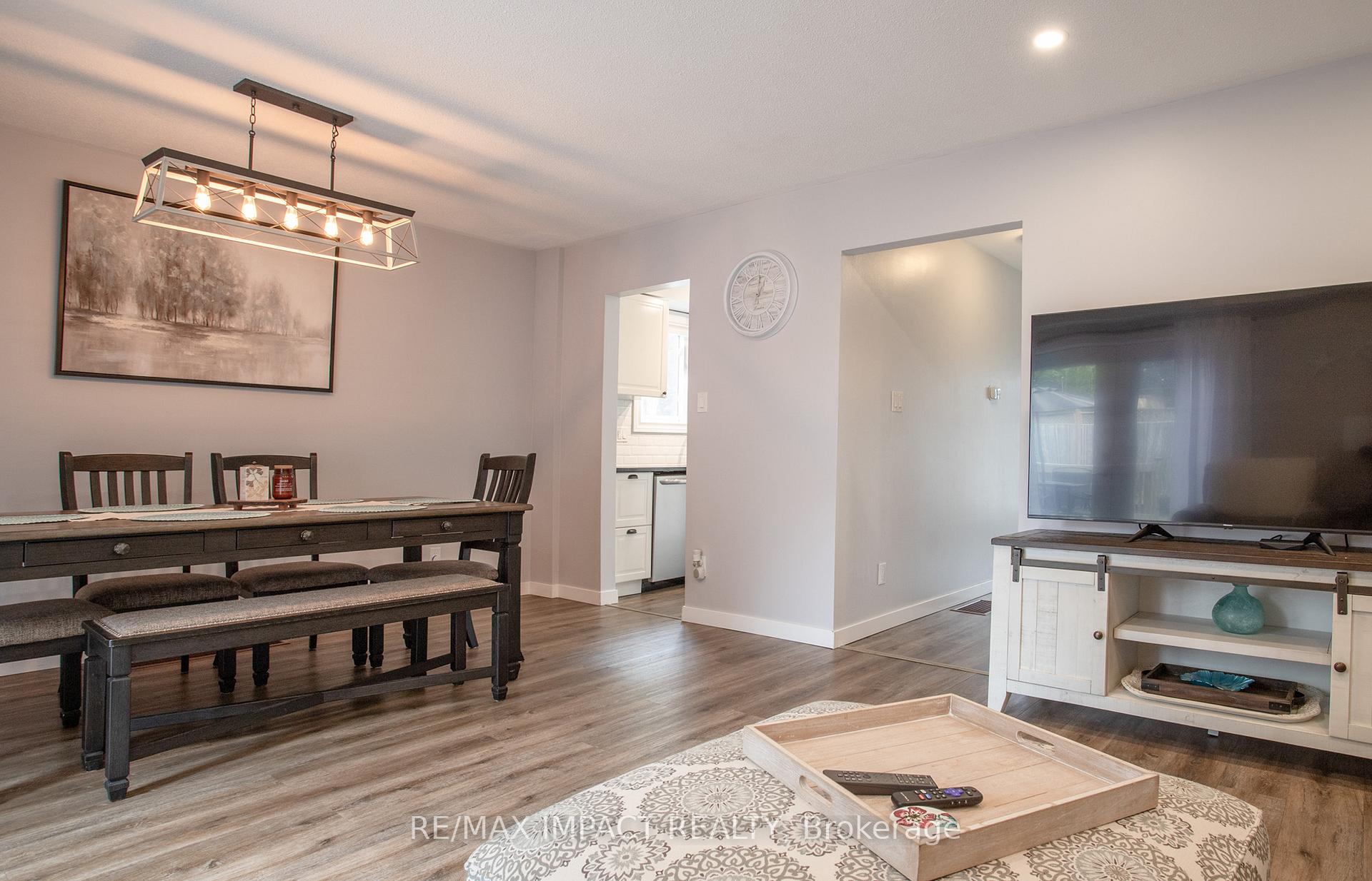 Photo 7 of 16 Lawrence Crescent, Clarington, Bowmanville — HOMEH