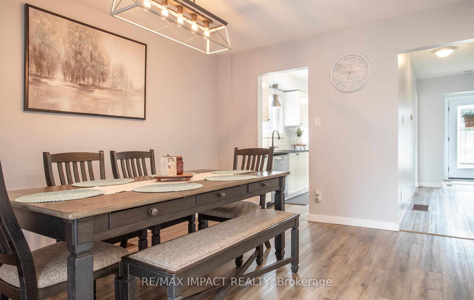 Photo 3 of 16 Lawrence Crescent, Clarington, Bowmanville — HOMEH