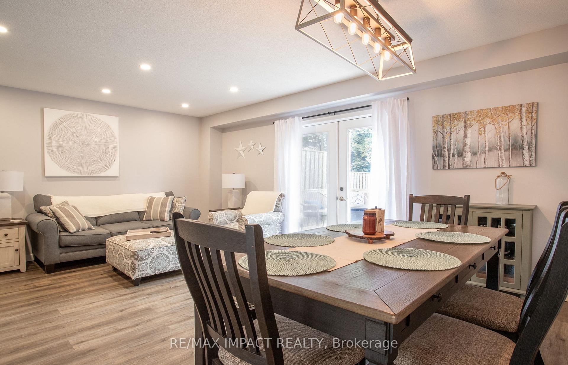 Photo 12 of 16 Lawrence Crescent, Clarington, Bowmanville — HOMEH