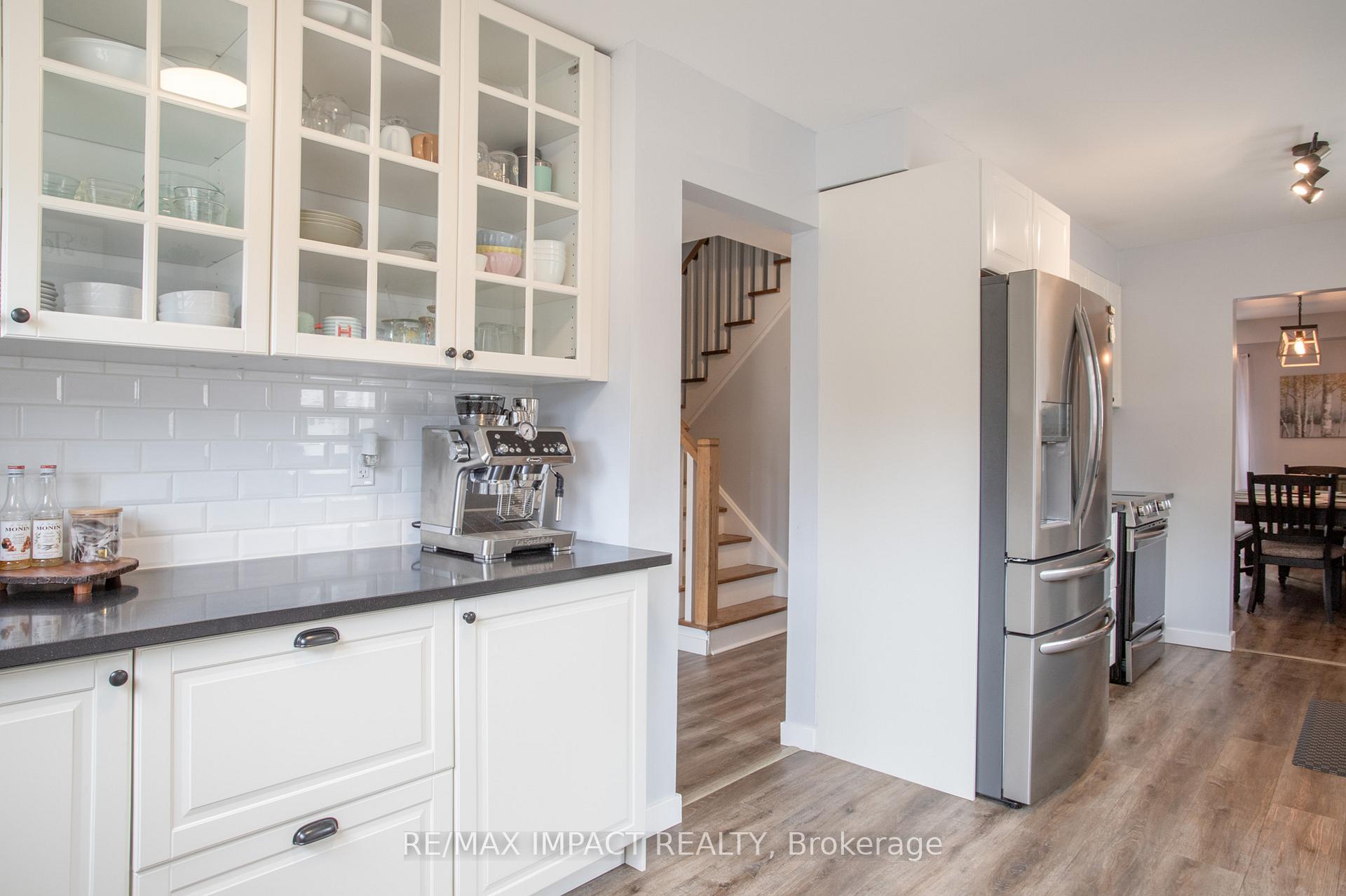 Photo 10 of 16 Lawrence Crescent, Clarington, Bowmanville — HOMEH