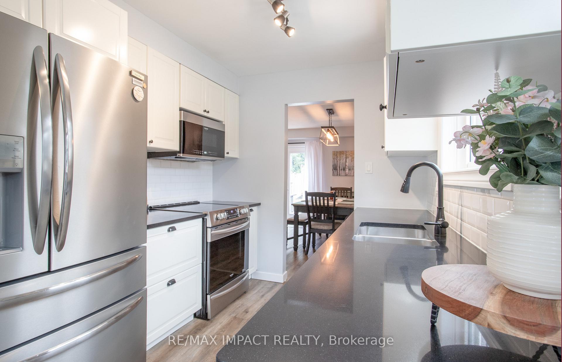 Photo 16 of 16 Lawrence Crescent, Clarington, Bowmanville — HOMEH