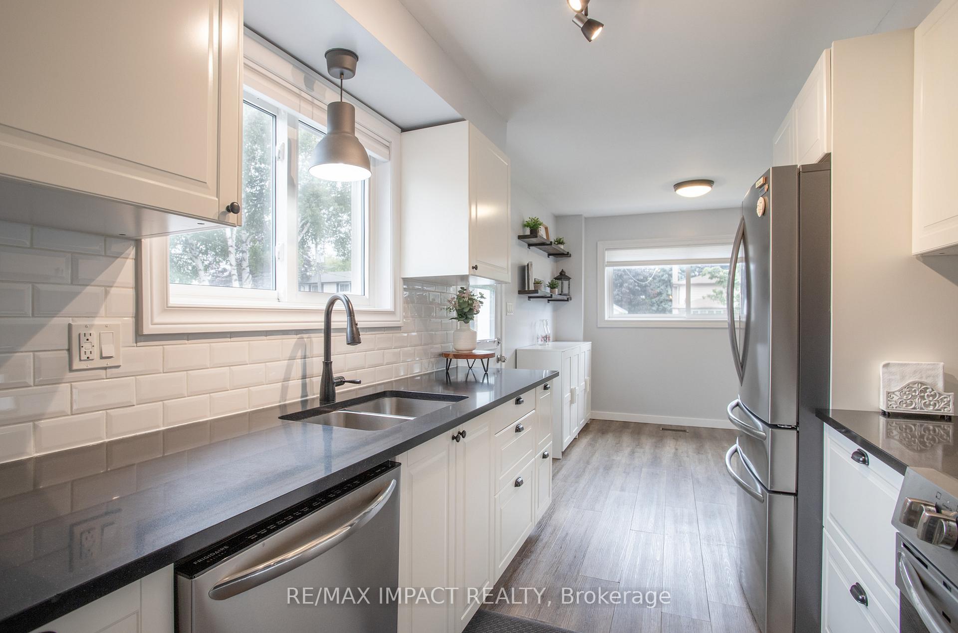 Photo 17 of 16 Lawrence Crescent, Clarington, Bowmanville — HOMEH