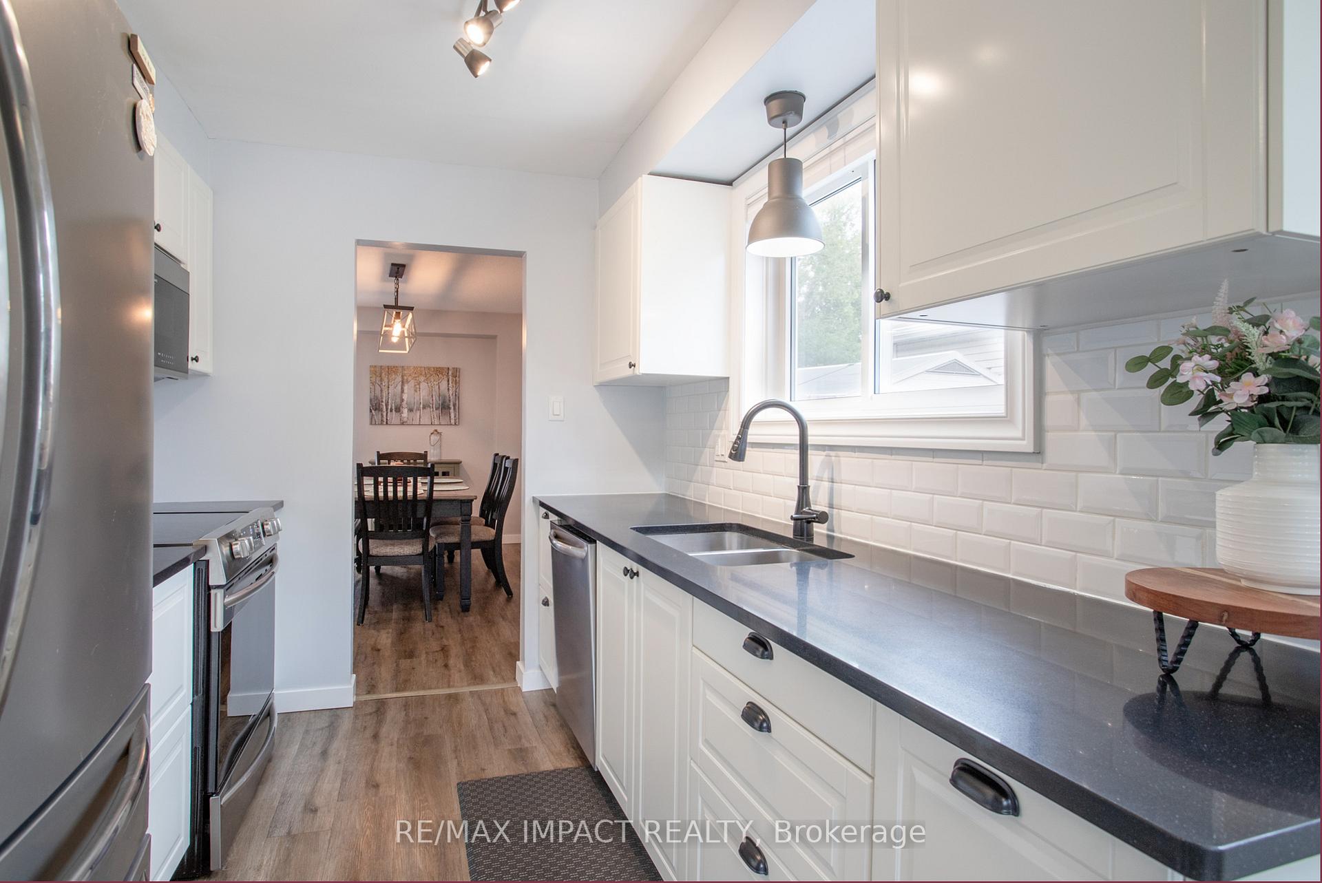 Photo 15 of 16 Lawrence Crescent, Clarington, Bowmanville — HOMEH