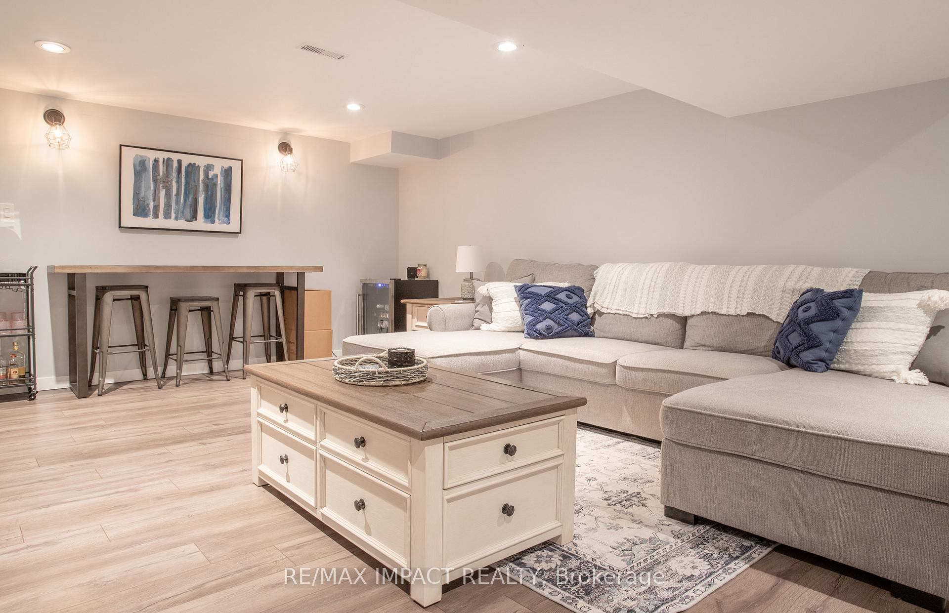 Photo 31 of 16 Lawrence Crescent, Clarington, Bowmanville — HOMEH