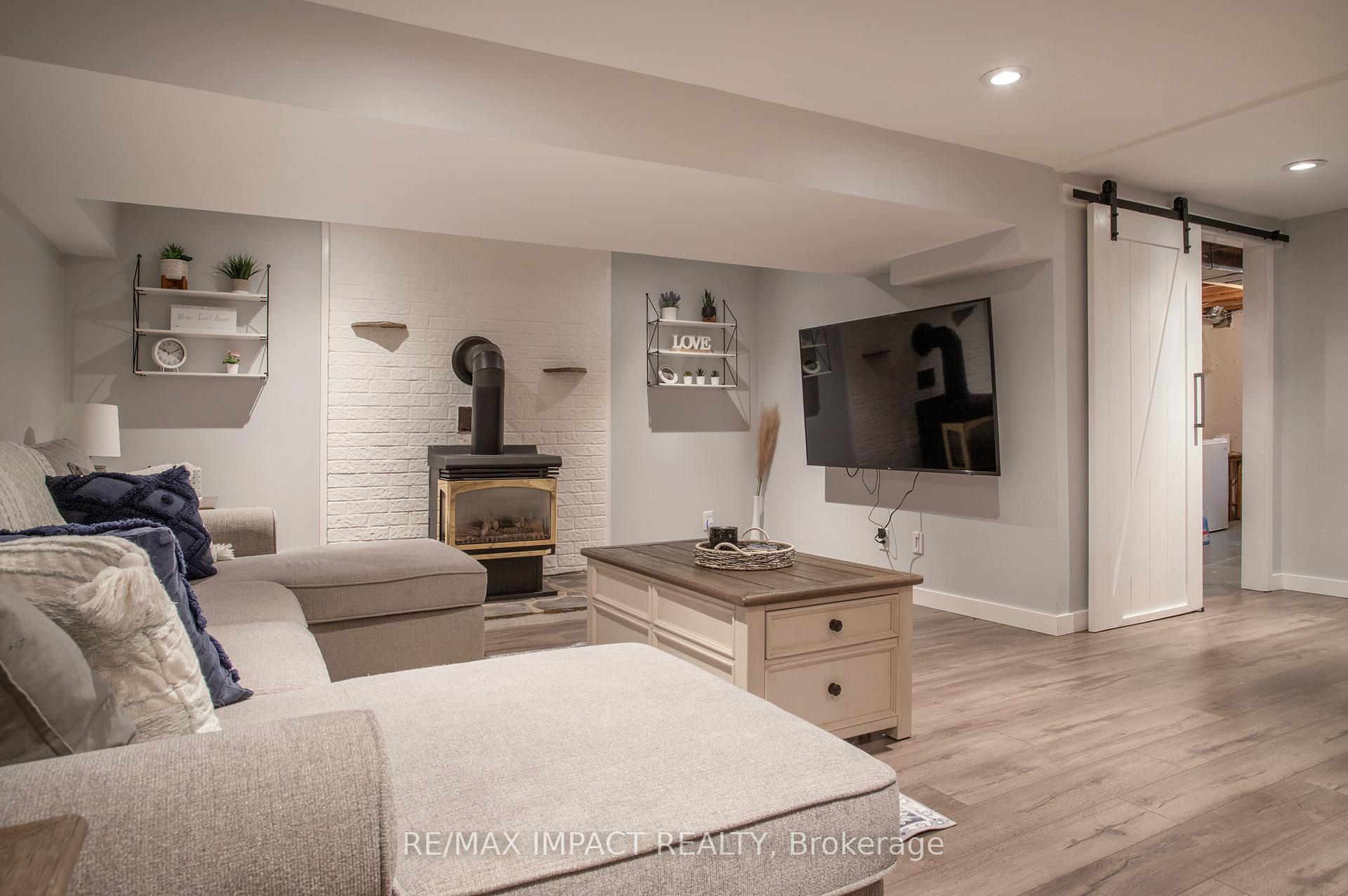 Photo 38 of 16 Lawrence Crescent, Clarington, Bowmanville — HOMEH