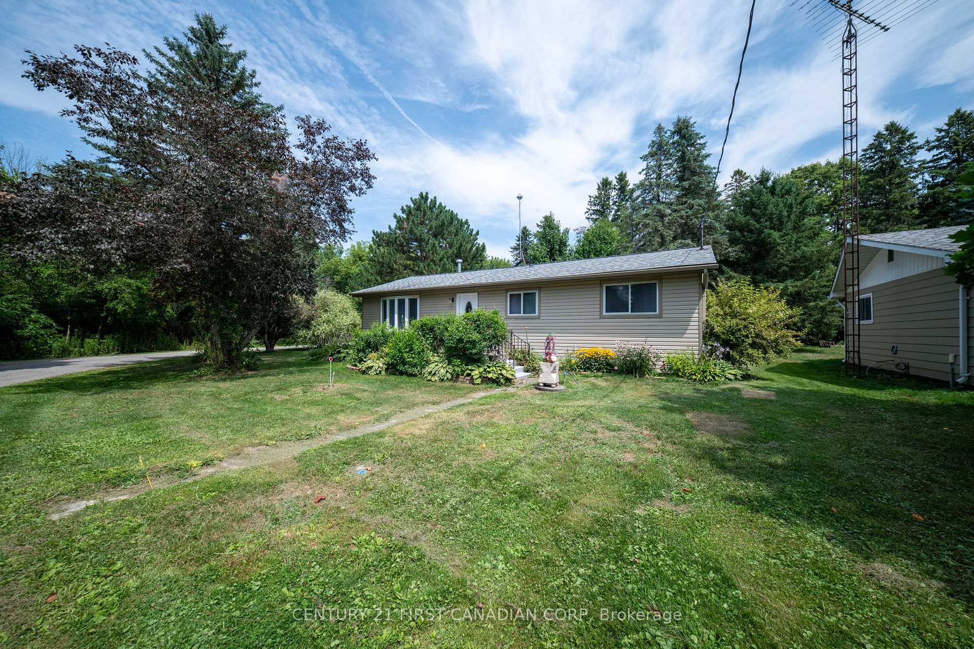 Photo 8 of 21084 Riverview Drive, Thames Centre, Rural Thames Centre — HOMEH