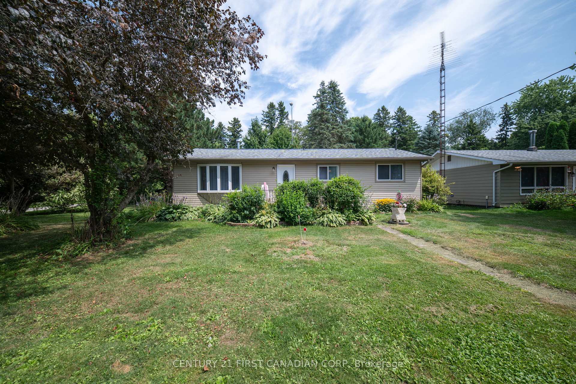 Photo 5 of 21084 Riverview Drive, Thames Centre, Rural Thames Centre — HOMEH