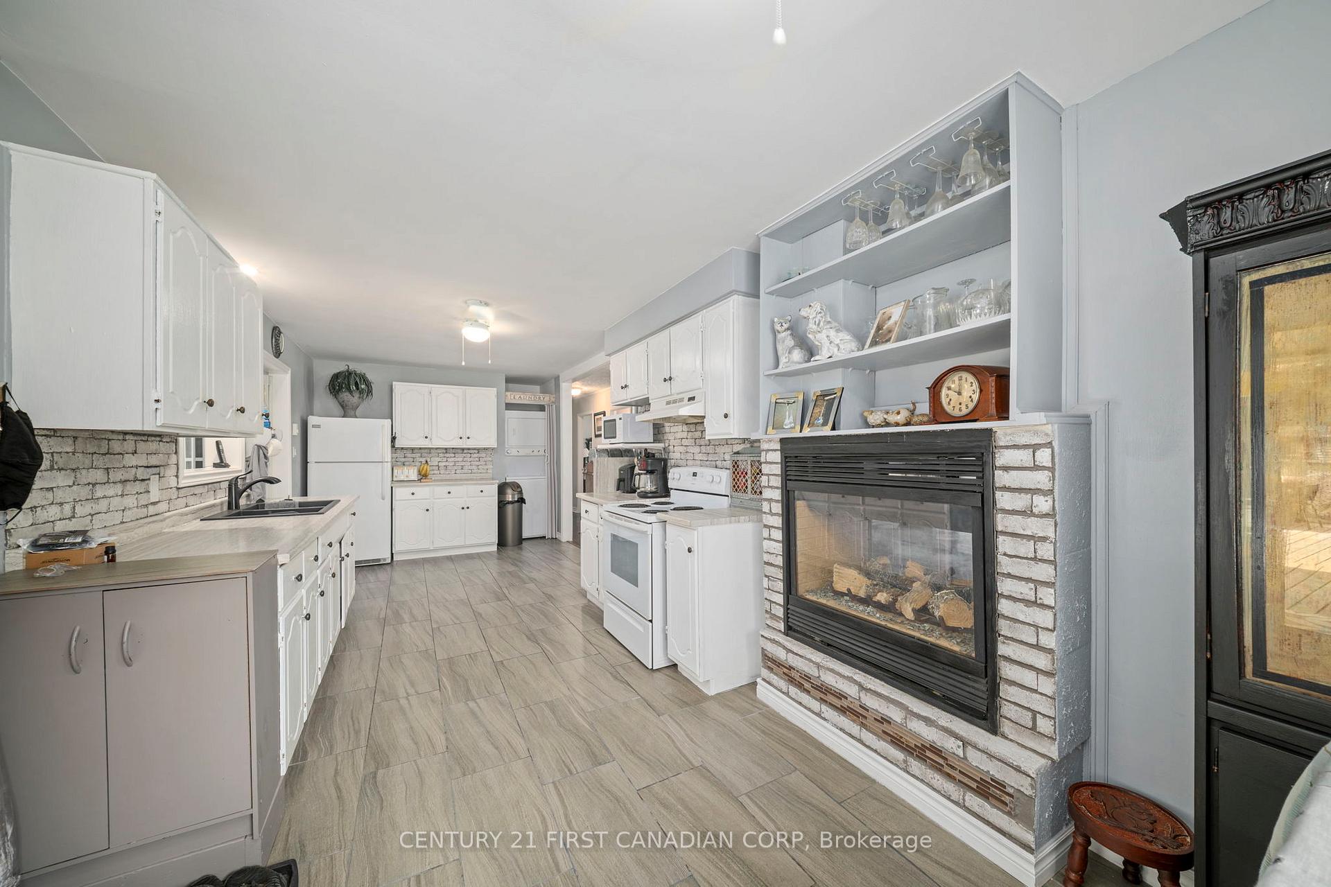 Photo 37 of 21084 Riverview Drive, Thames Centre, Rural Thames Centre — HOMEH