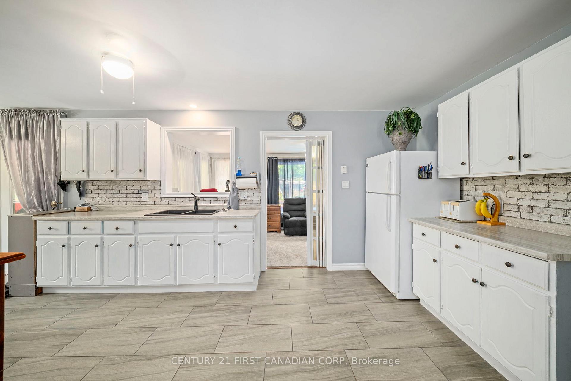 Photo 36 of 21084 Riverview Drive, Thames Centre, Rural Thames Centre — HOMEH