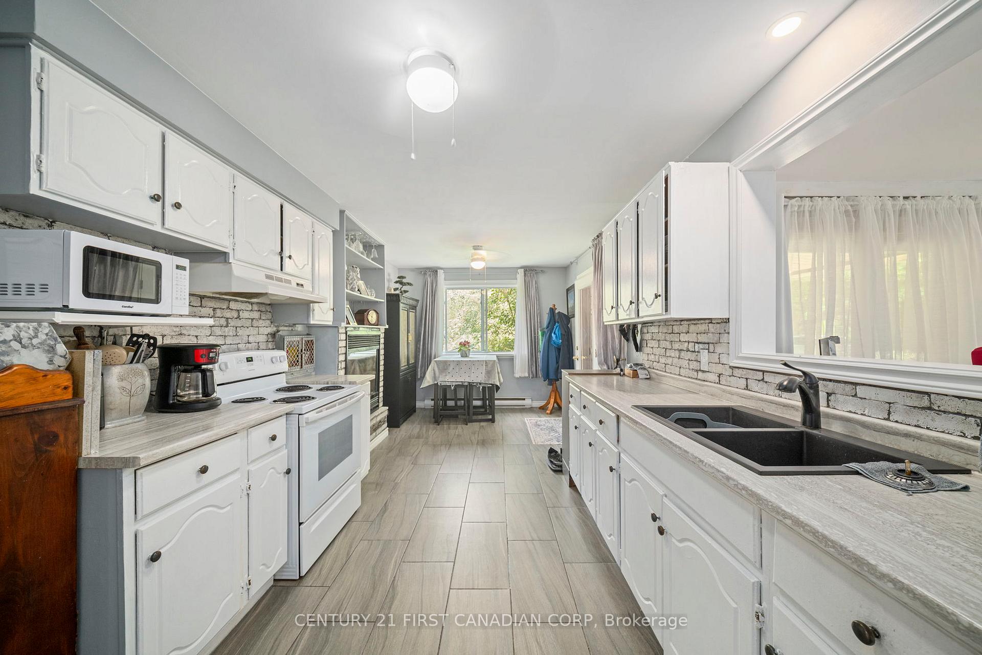 Photo 16 of 21084 Riverview Drive, Thames Centre, Rural Thames Centre — HOMEH