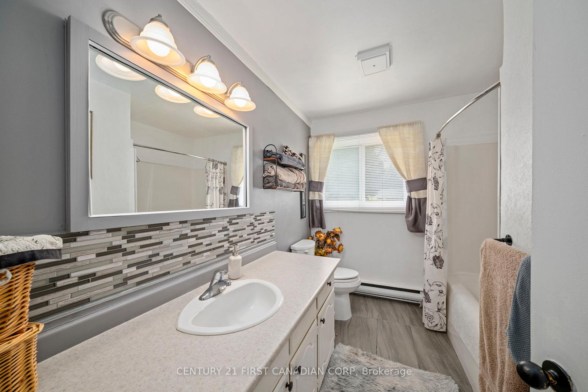 Photo 40 of 21084 Riverview Drive, Thames Centre, Rural Thames Centre — HOMEH