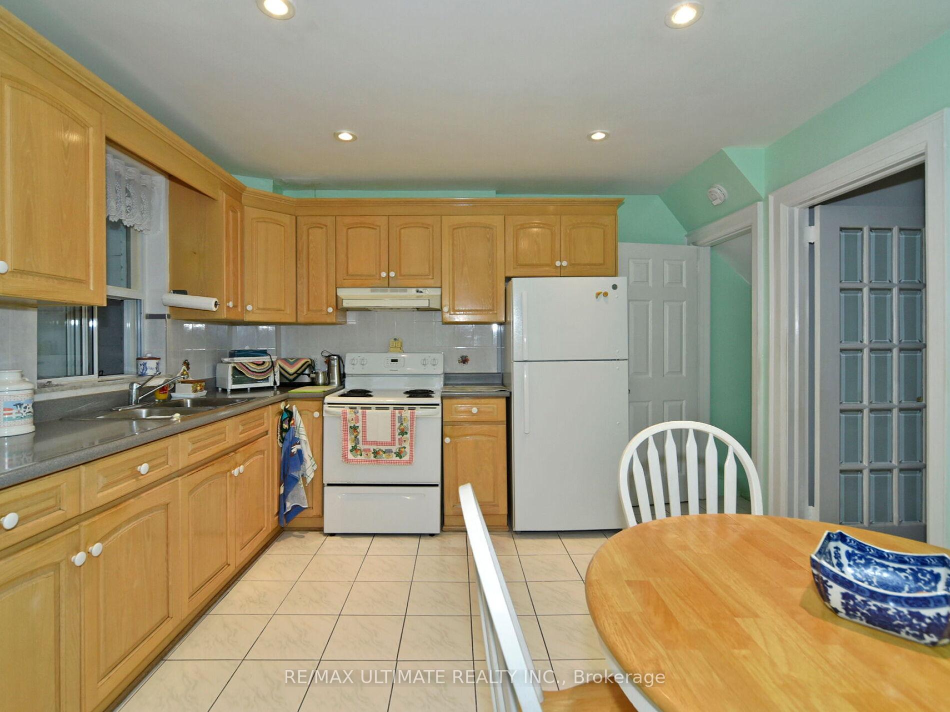 Photo 12 of 86 Cherrywood Avenue, Toronto, Humewood-Cedarvale — HOMEH