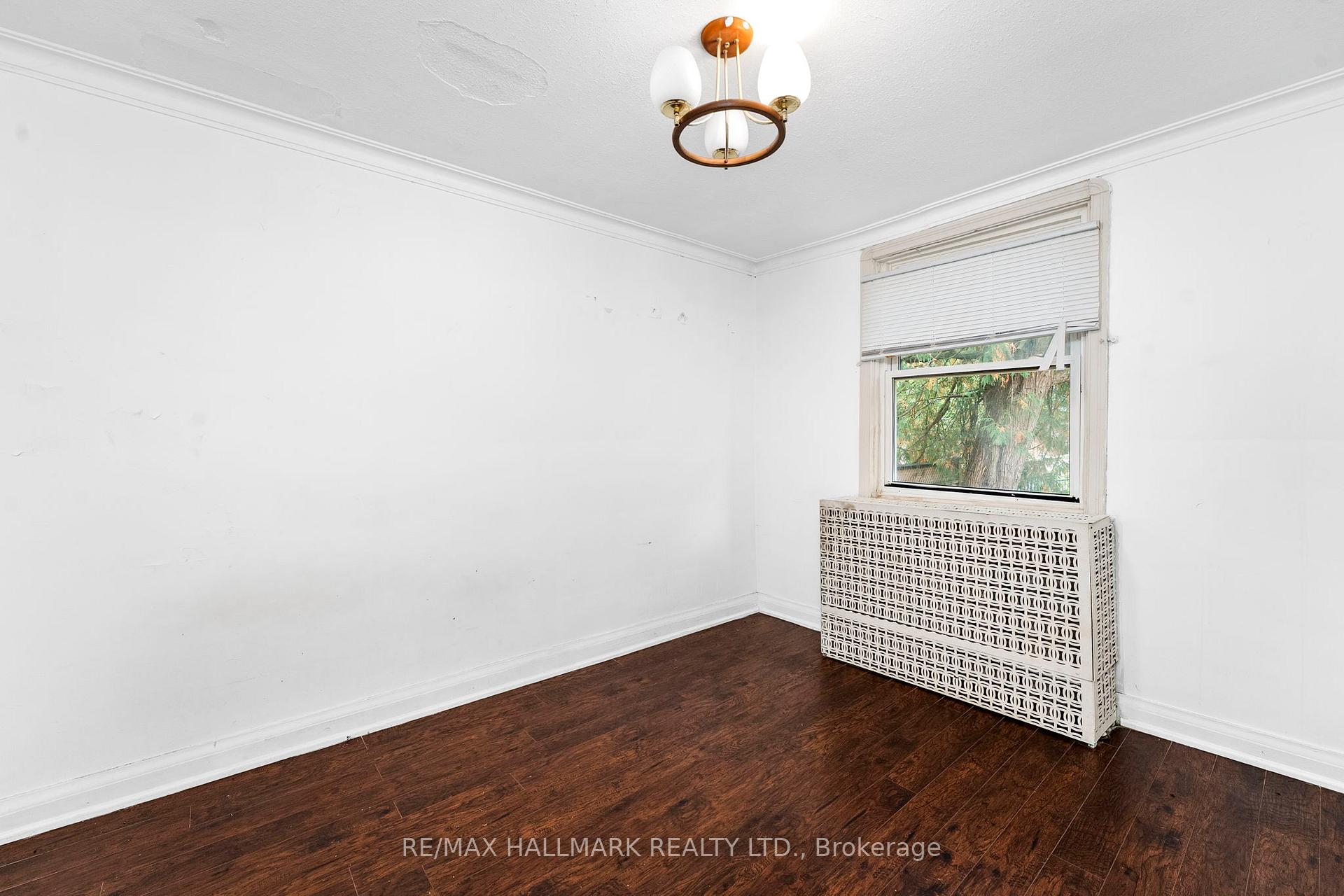 Photo 4 of 21 Plaxton Drive, Toronto, O'Connor-Parkview — HOMEH