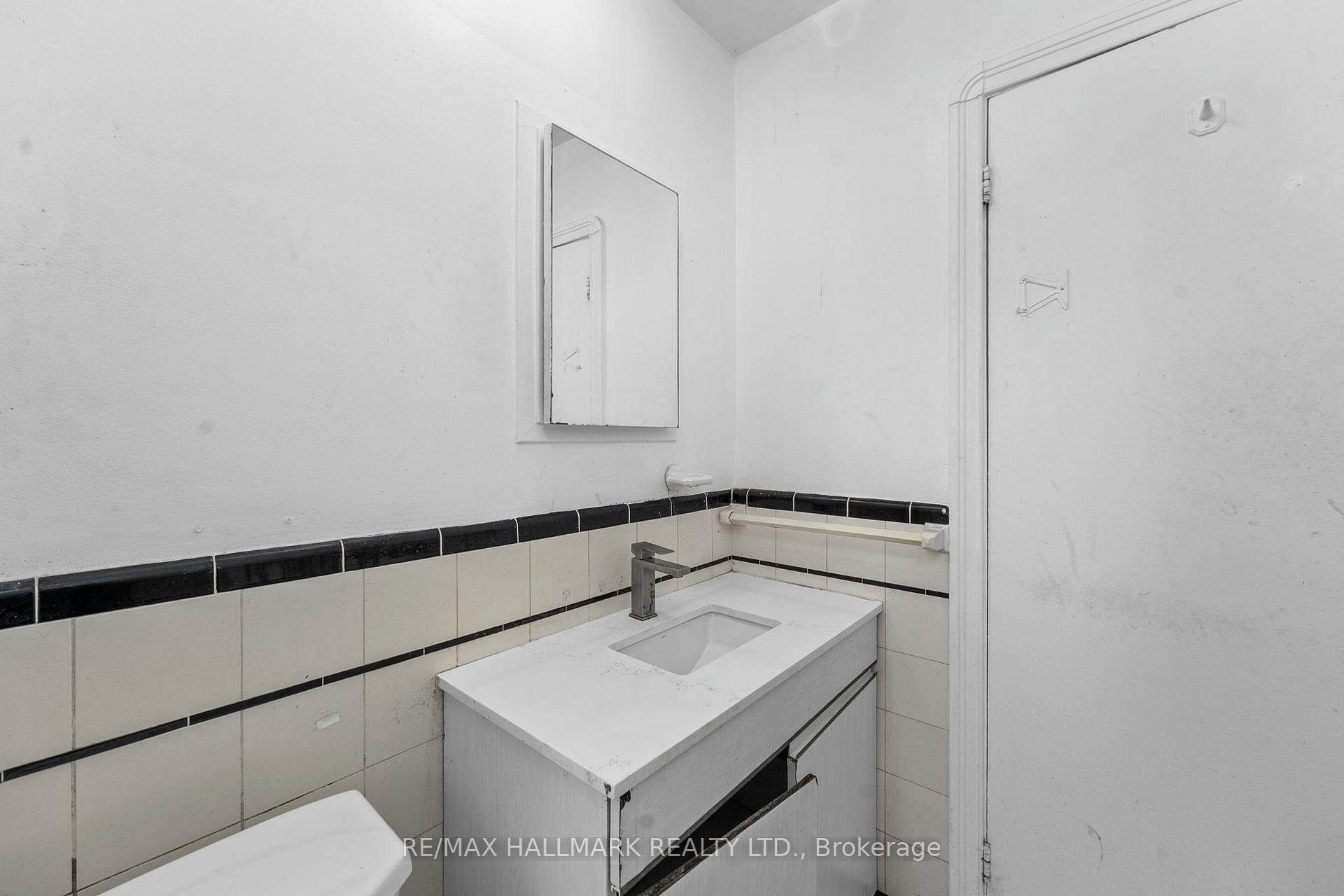 Photo 8 of 21 Plaxton Drive, Toronto, O'Connor-Parkview — HOMEH