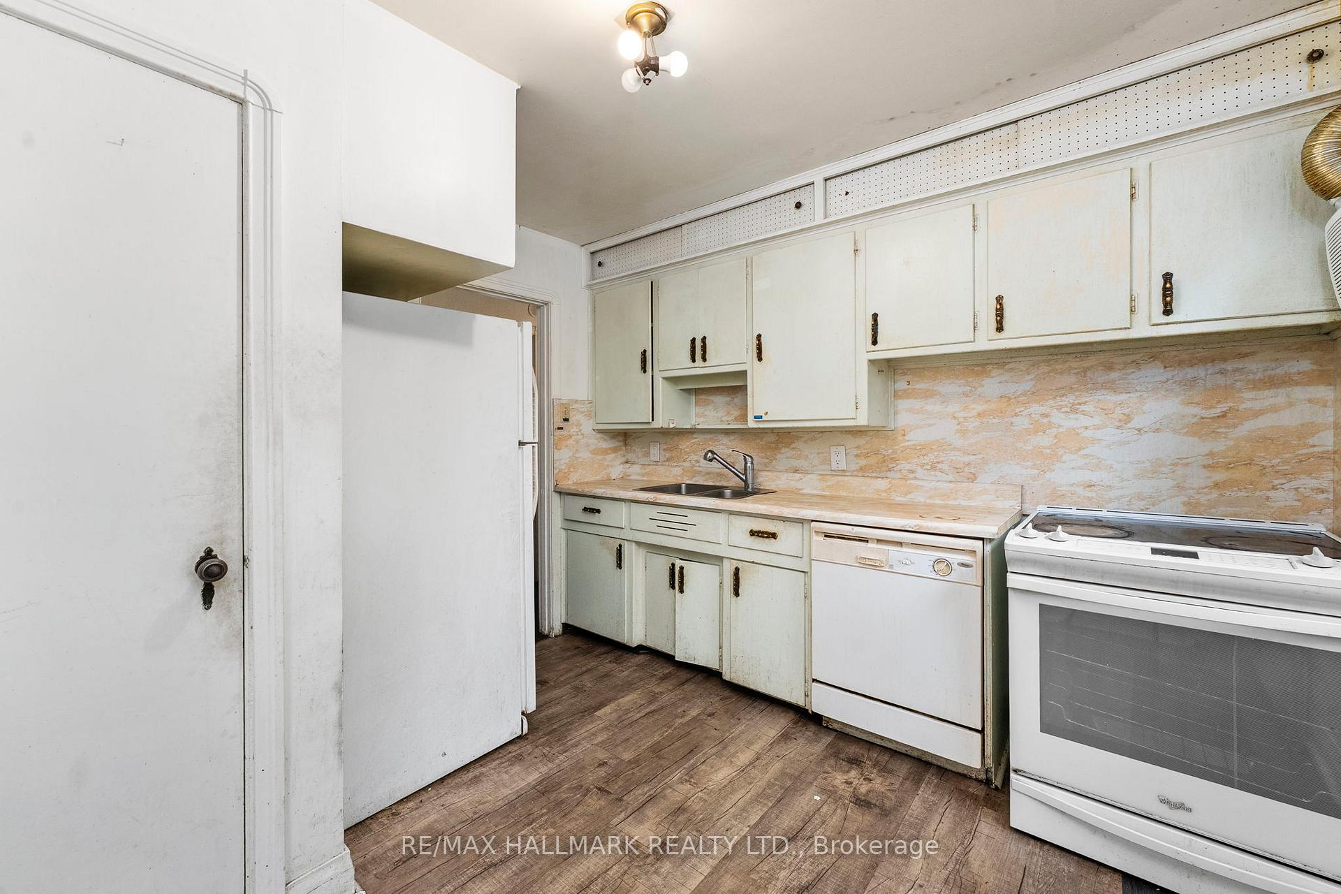 Photo 19 of 21 Plaxton Drive, Toronto, O'Connor-Parkview — HOMEH