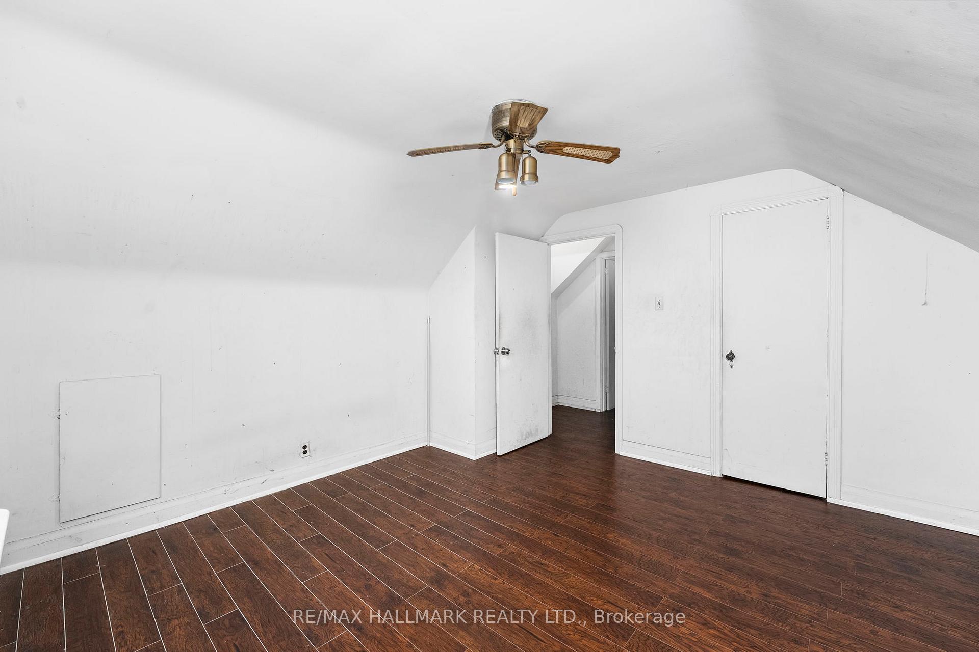 Photo 9 of 21 Plaxton Drive, Toronto, O'Connor-Parkview — HOMEH