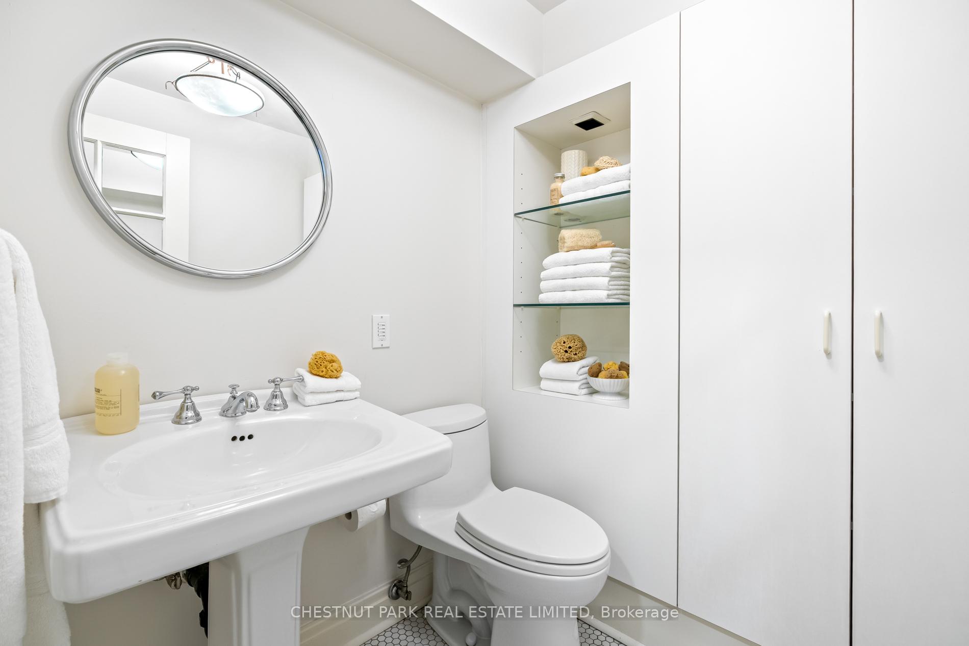 Photo 15 of 24 Dinnick Crescent, Toronto, Lawrence Park South — HOMEH