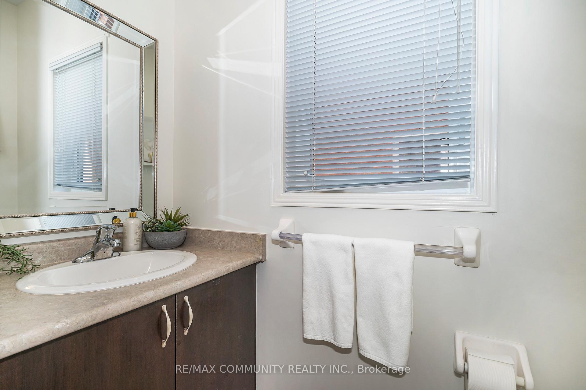 Photo 15 of 12 Hickman Road, Ajax, South East — HOMEH