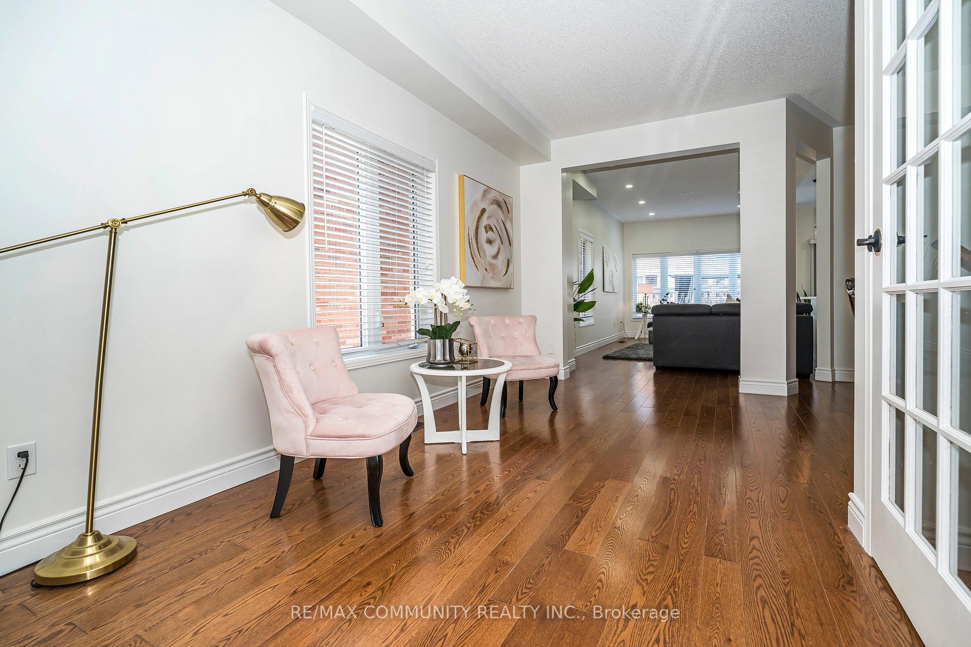 Photo 7 of 12 Hickman Road, Ajax, South East — HOMEH