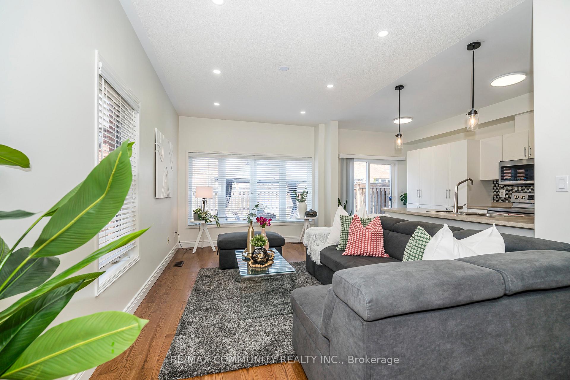 Photo 20 of 12 Hickman Road, Ajax, South East — HOMEH